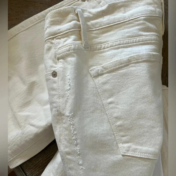FRAME Mid-Rise Straight “Le Garçon Crop” Jeans in Creamy White - Picture 3 of 7